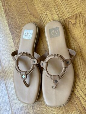 DV by Dolce Vita tan flat o-ring square toe ‘Marta’ sandals cushioned sz 7.5